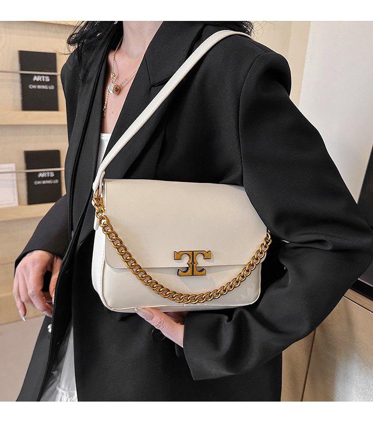 Korean Style Trendy Women's Single Shoulder Chain Crossbody Bag - Simple, Fashionable, Versatile, Solid Color Underarm Bag for Winter