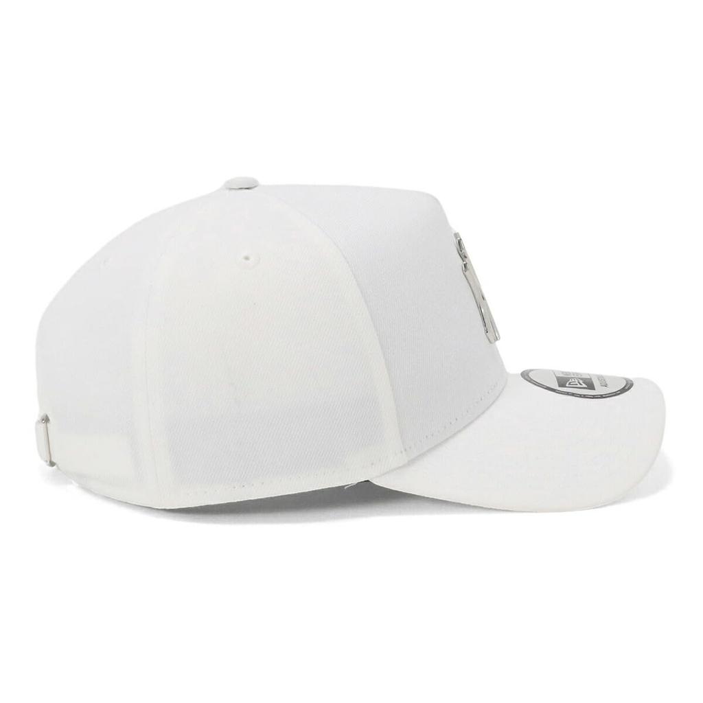 New Era 9FORTY MLB ONSPOTZ Exclusive NY White Cap with Free 9Forty CS Metal New York Yankees A-Frame Badge,