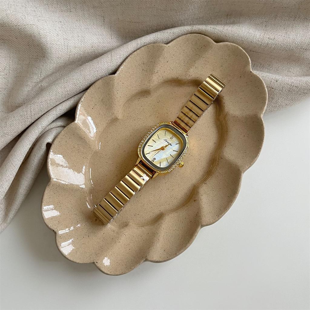 Retro Gilt Oval Light Luxury Fritillary Casual Versatile Retro Women'S Watch Temperament Advanced Sense