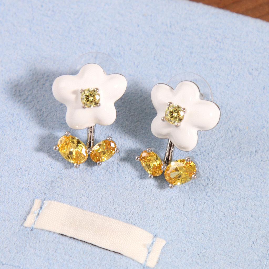 New Hot Brand Vintage Flower Earrings for Women Gift Luxury Jewelry Fashion Copper Designer Eardrop Lady Party Stud Earrings