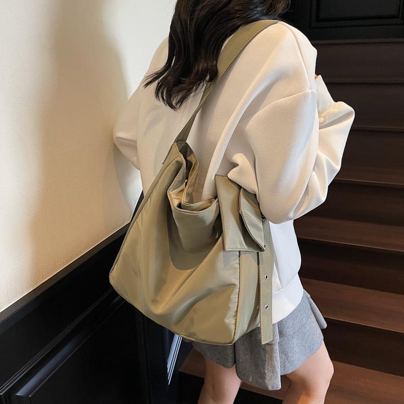 Lazy wind bag women's new popular fashion versatile casual shoulder bag commuter messenger tote bag