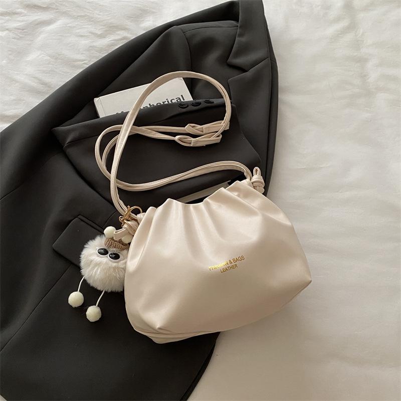 Niche Design Bag Women's 2025 New Summer Versatile Korean Version Shoulder Messenger Bag Pleated Popular Bucket Bag