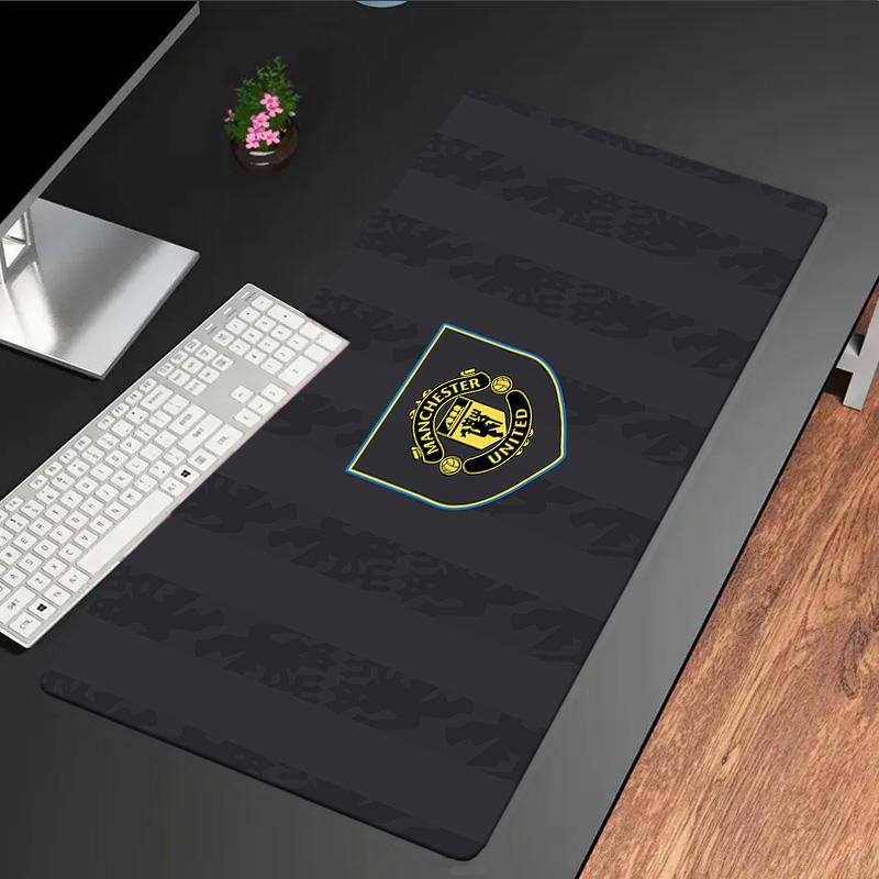 Manchester Crest Mouse Pad, Rubber Base, Mouse Pad for Gamers and Office Use, Gaming Desk , Easy To Clean Mat Christmas Fan Gifts