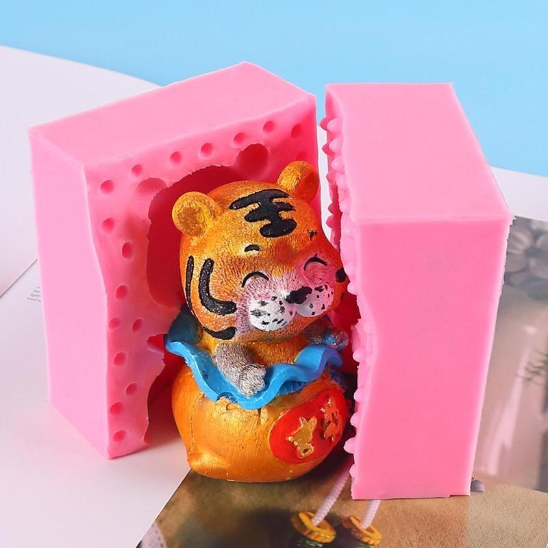 Creative Silicone Molds Shaped Cake Moulds Cartoon Biscuit Baking Pans Microwave Heat Resistant Baking Mo