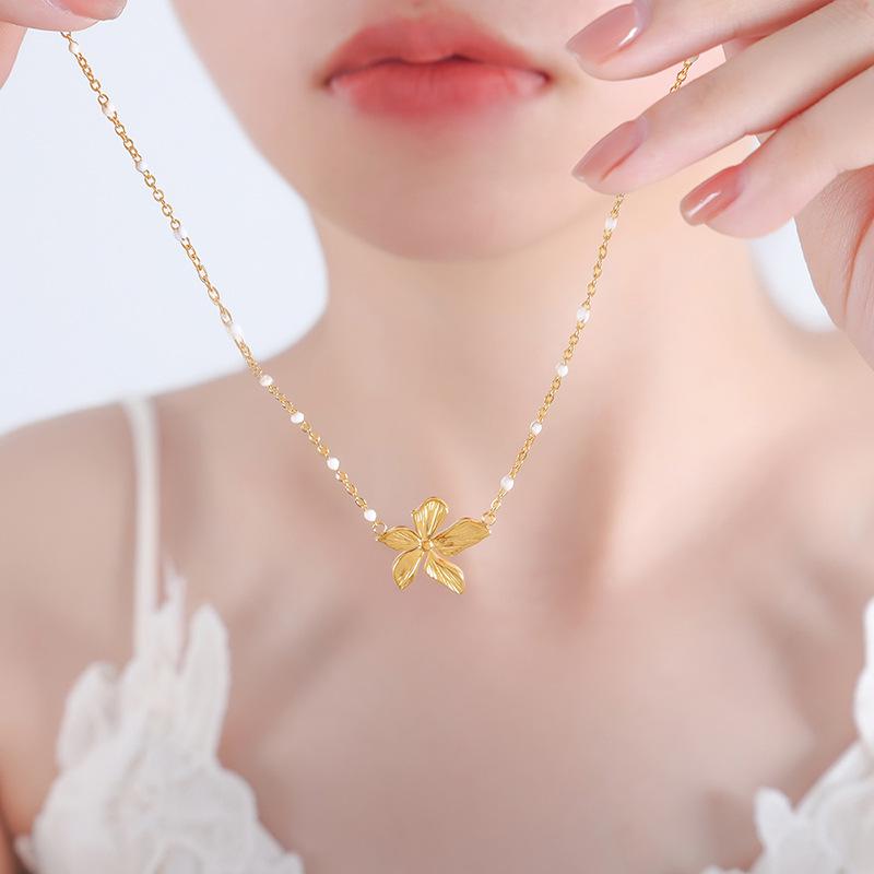 18K Gold Hong Kong Retro Petal Pendant Necklace: Titanium Steel, Colorfast, Versatile Women's Jewelry