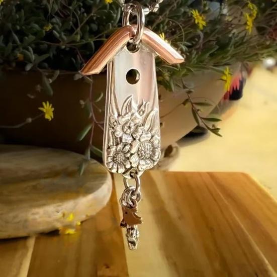 Birdhouse Pendant Necklace Retro Birdhouse Necklace Vintage Style Birdhouse Inspired Necklace for Bird Lovers Jewelry Collectors