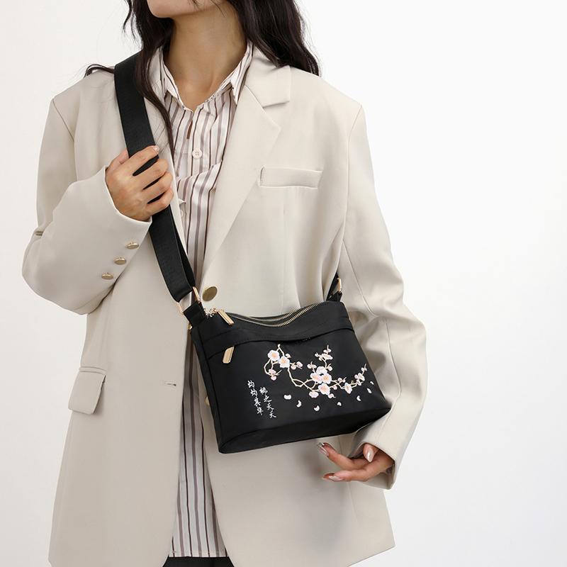 Flower Embroidery Crossbody Bag Fashion Casual Women Shoulder Bag Large Capacity Multi Pockets Purses Daily Portable Handbag