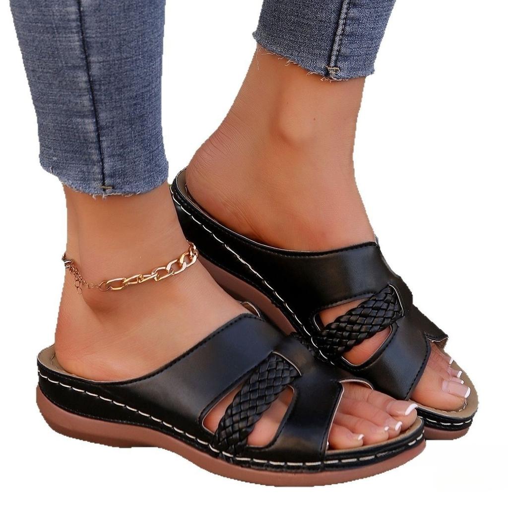 New Style Open-toe Thick-soled Flip-flops for Women - Beach Shoes with A Rounded Toe Shape