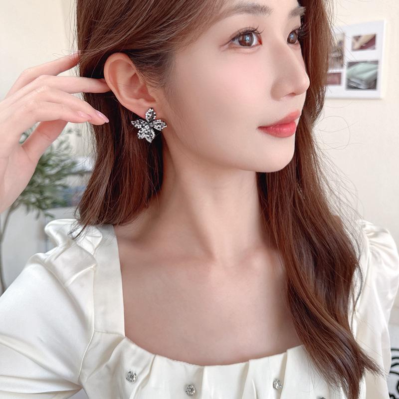 New Women's Design Lily Flower Leaf Earrings Light Luxury Fashion Jewelry Accessories Daily Accessories