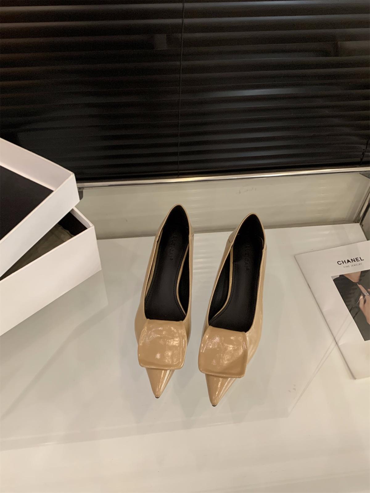 

Французские туфли-лодочки на низком каблуке с острым носком, женская обувь 2025 весна и осень, темпераментные, под юбку, черные туфли для работы 39