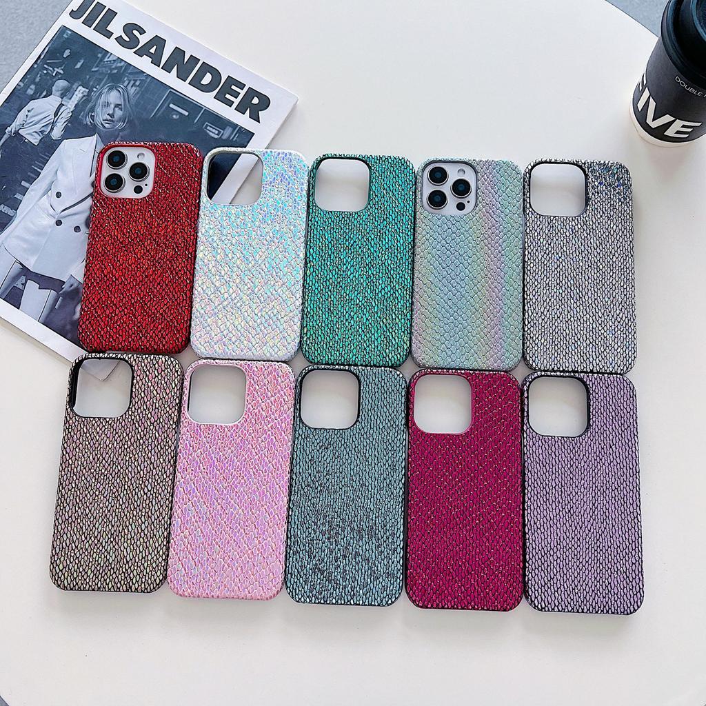 Gradual change snake pattern is suitable for Apple mobile phone case 16PRO/15Pro heat dissipation iPhone16proma half-pack case