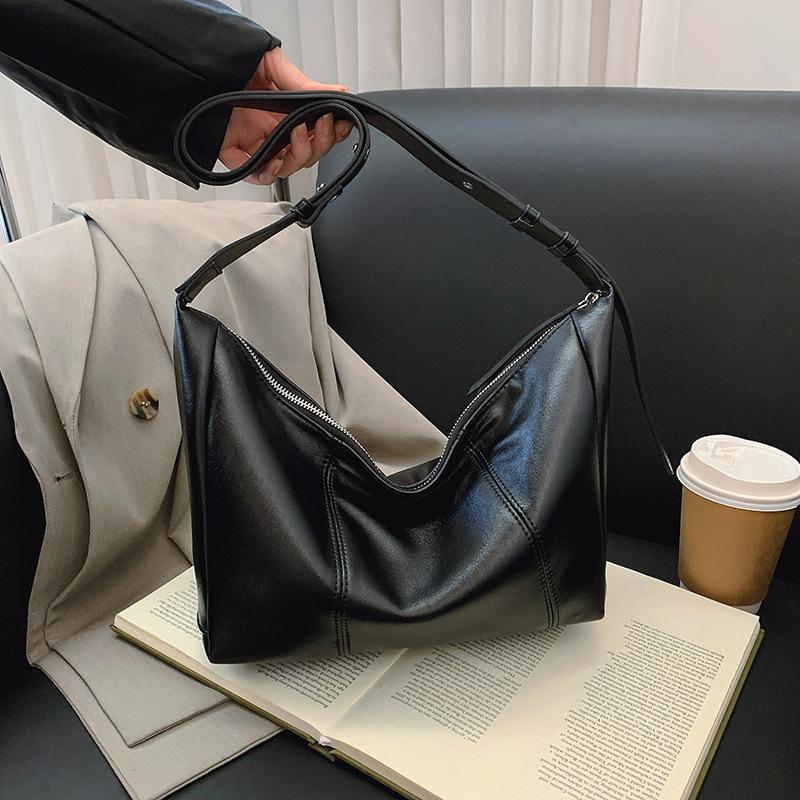 Fashion Single Shoulder Armpit Bag Women's New Casual Bag Versatile Messenger Bag