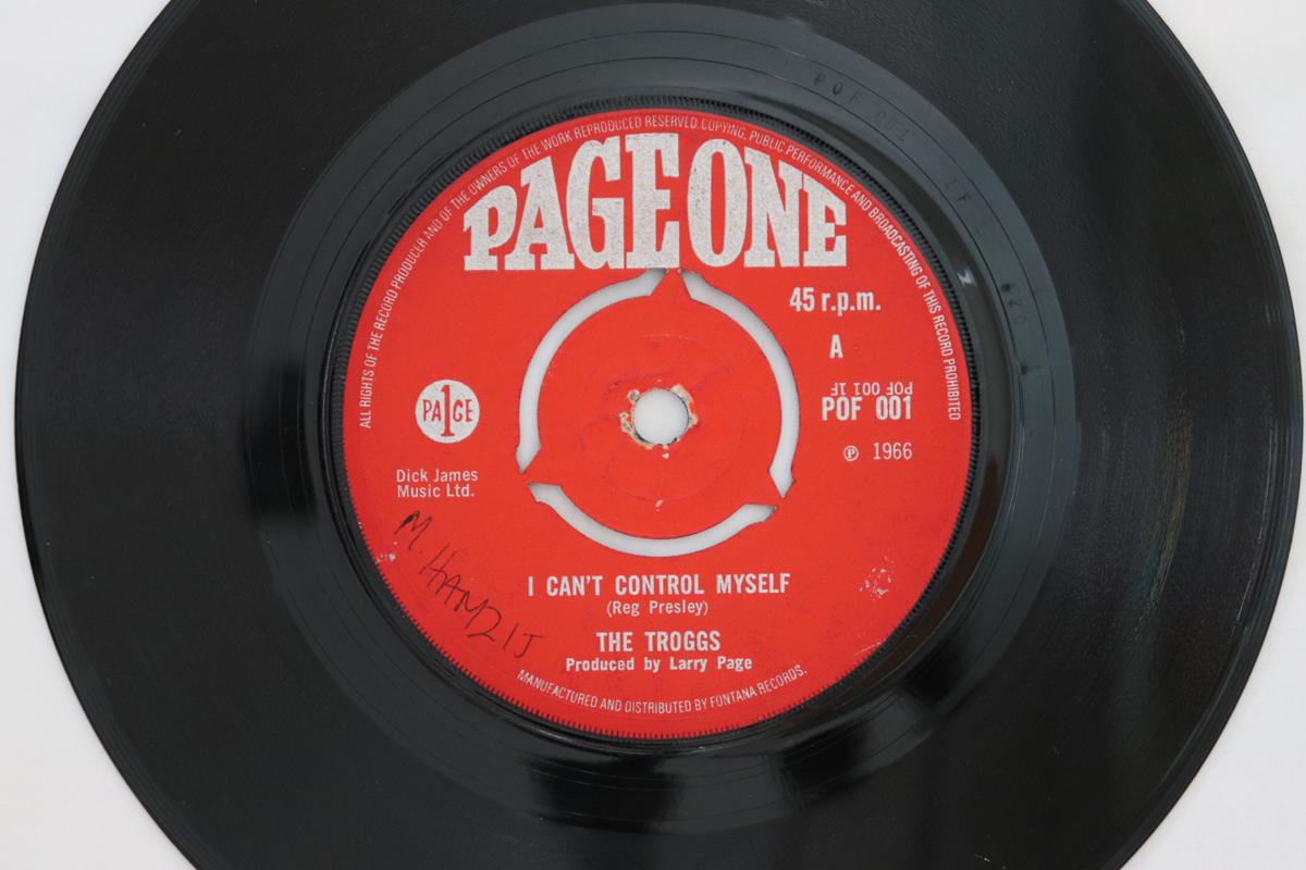

7inch Record TROGGS - I Can t Control Myself POF001 Page One 1966 UK Rock Used