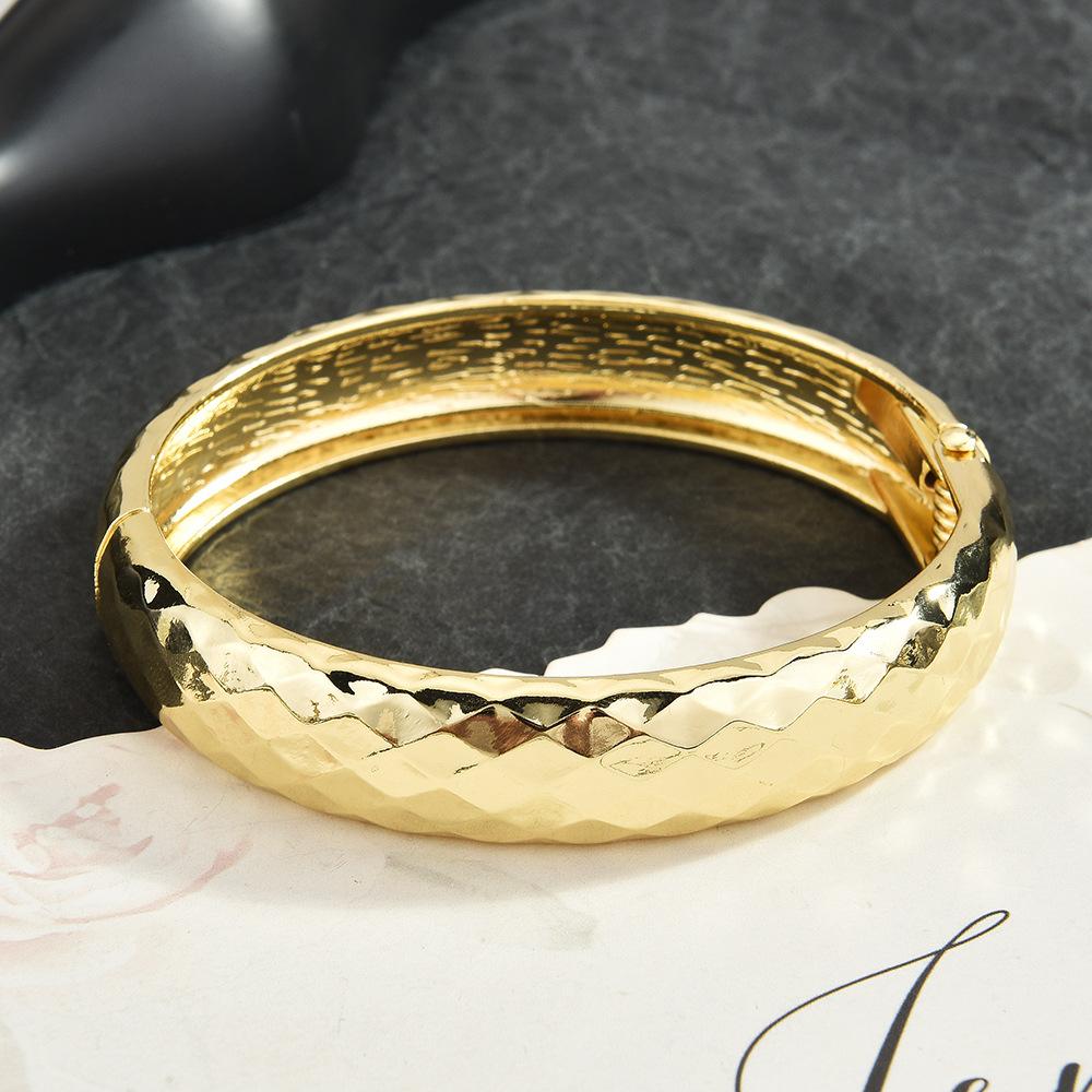Exaggerated Retro Starfish Bracelet, High-End Bracelet Temperament, Heavy Industry Geometric Smooth Open Bracelet, Female