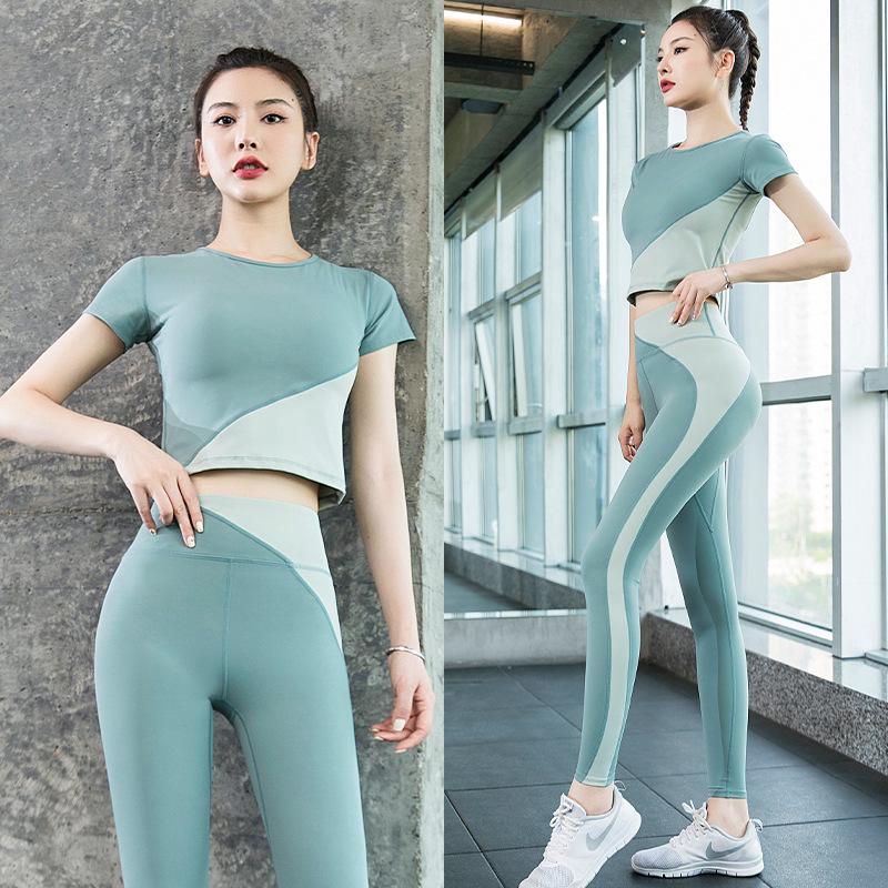 

Женский спортивный комплект с цветными блоками: Кроп-топ и быстросохнущая футболка для спортзала и йоги L