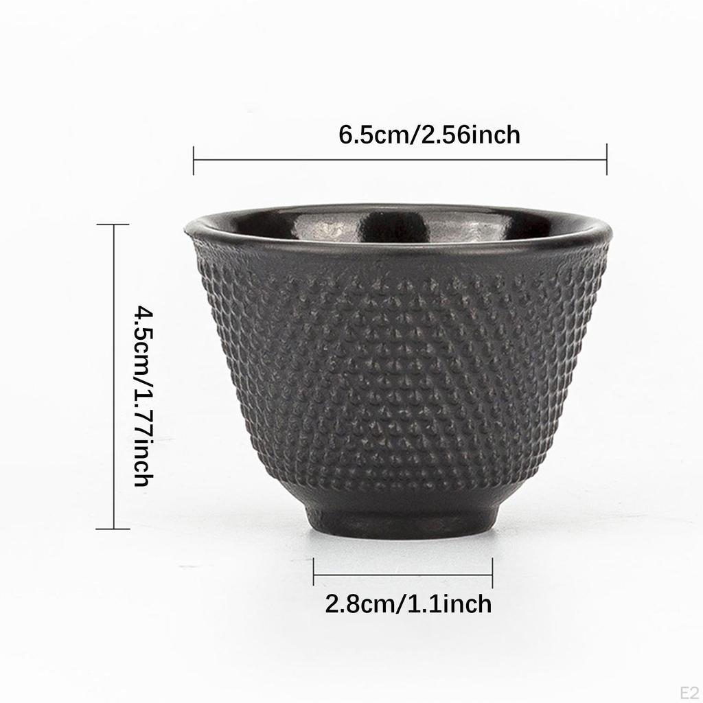 Czarny żeliwny czarek i podkładka, tradycyjny kubek do herbaty do pracy