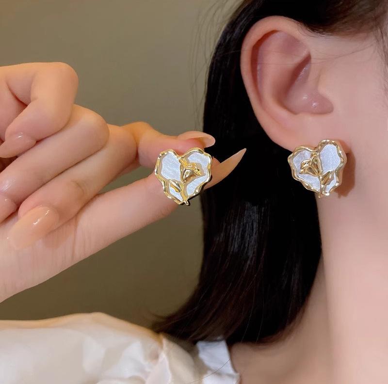Tulip Ruffle Heart Ear Cuff – Stylish Retro Flower Mosquito Coil Design Earring