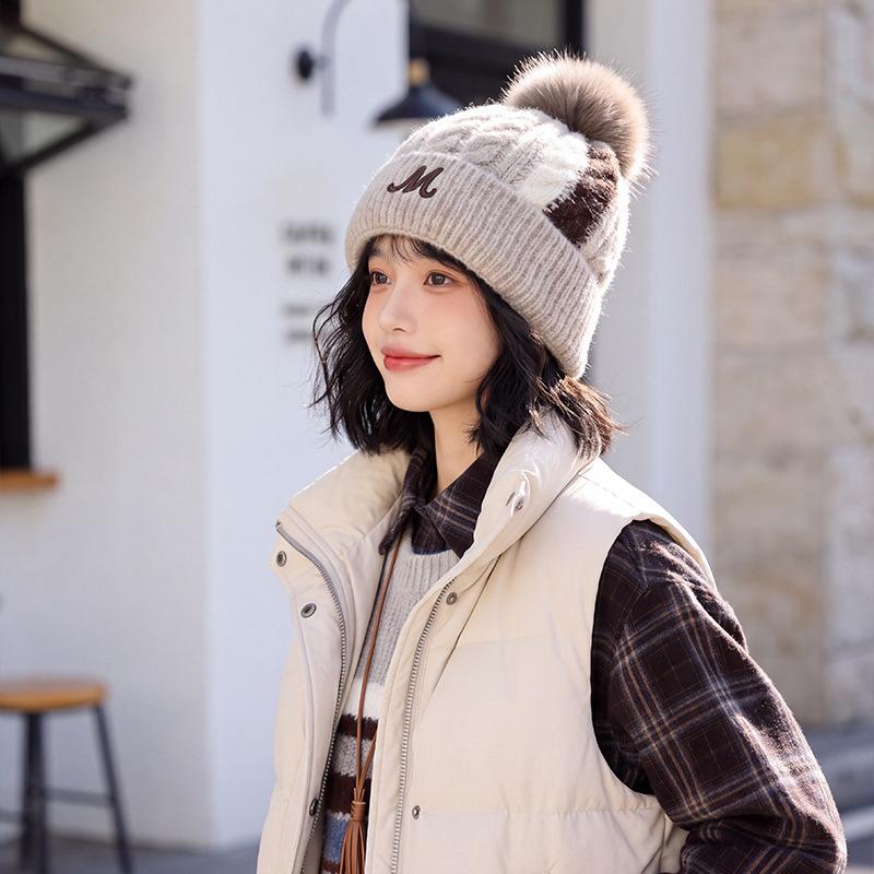 New Hat Women's Autumn and Winter Cold and Warm Sweet Knitted Hat Cute Fashion Versatile Thickened Ear Protector Wool Hat