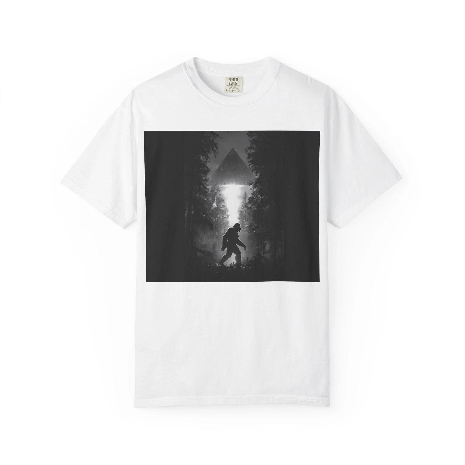 UFO finds sasquatch in the forest 100% Cotton T-shirt Mens Tees Top 3XL