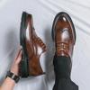 Modische, klassische Herrenschuhe aus Leder – elegante Business-Schuhe für Herren, vielseitig kombinierbar, Schnürschuhe im Brogue-Stil.