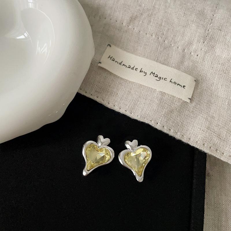 Zircon Metal Love Stud Earrings Women'S High Sense Light Luxury Elegant Personality Simple Versatile Temperament Fashion Earrings