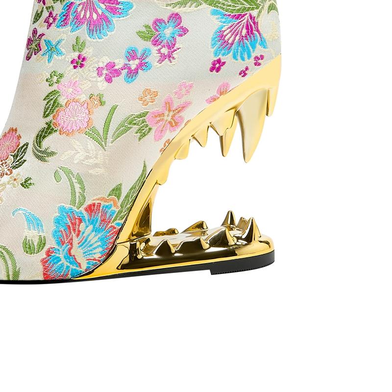 Fashion Women's New Autumn and Winter Pointed Embroidery Fabric Surface Flower Wolf Teeth High Heels Plus Zipper and Calf Short Boots