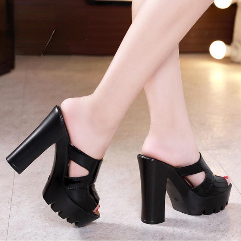 Evropské a americké pantofle Fish Mouth Dámské léto 2024 Nové univerzální oblečení na platformě Pantofle na vysokém podpatku Dámské boty