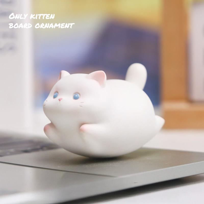 1pcs Cartoon Fury Cat Swinging Fun Ornament Cute Cat Resin Crafts Healing Series Office Desktop Ornament