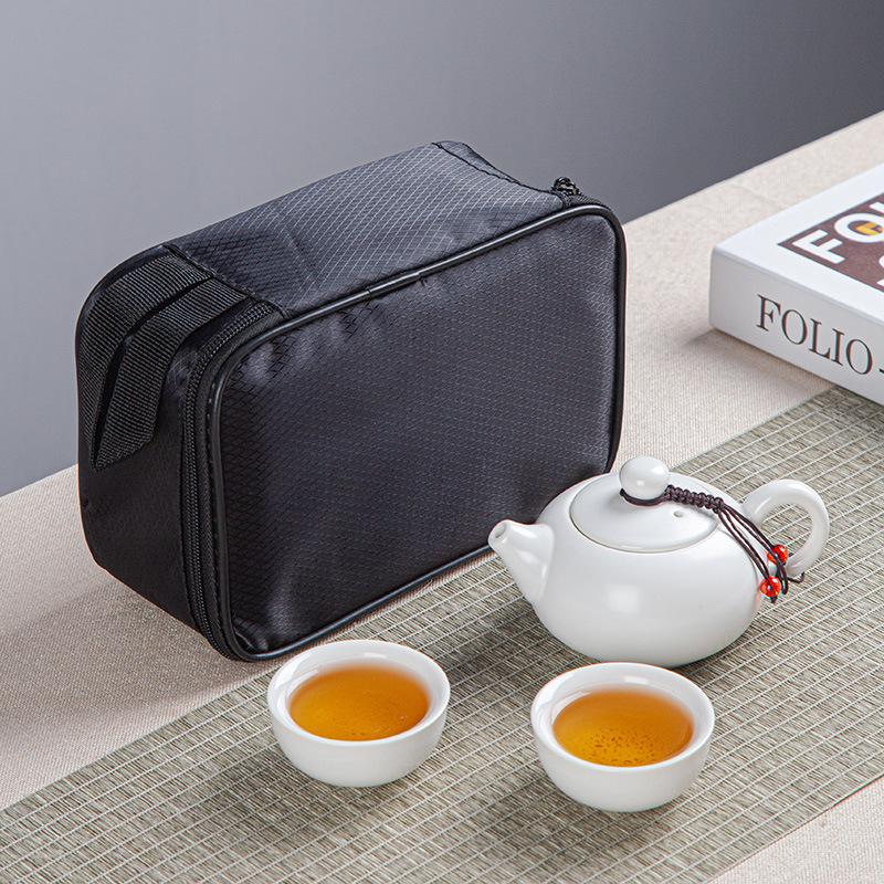 Tragetasche, Reise-Kung-Fu-Teeset, Keramik-Xishi-Kanne, eine Kanne, zwei Tassen, Vierteiliges Set, kreatives Geschenk-Souvenir