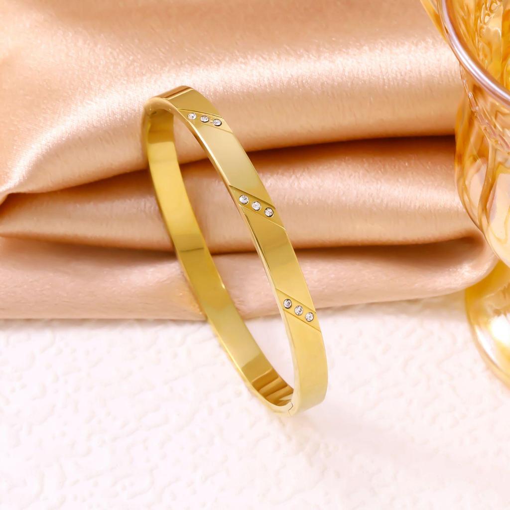 European & American Luxury 18K Gold Titanium Steel Bracelet with Three Diamonds & Non-Fading Buckle for Women.