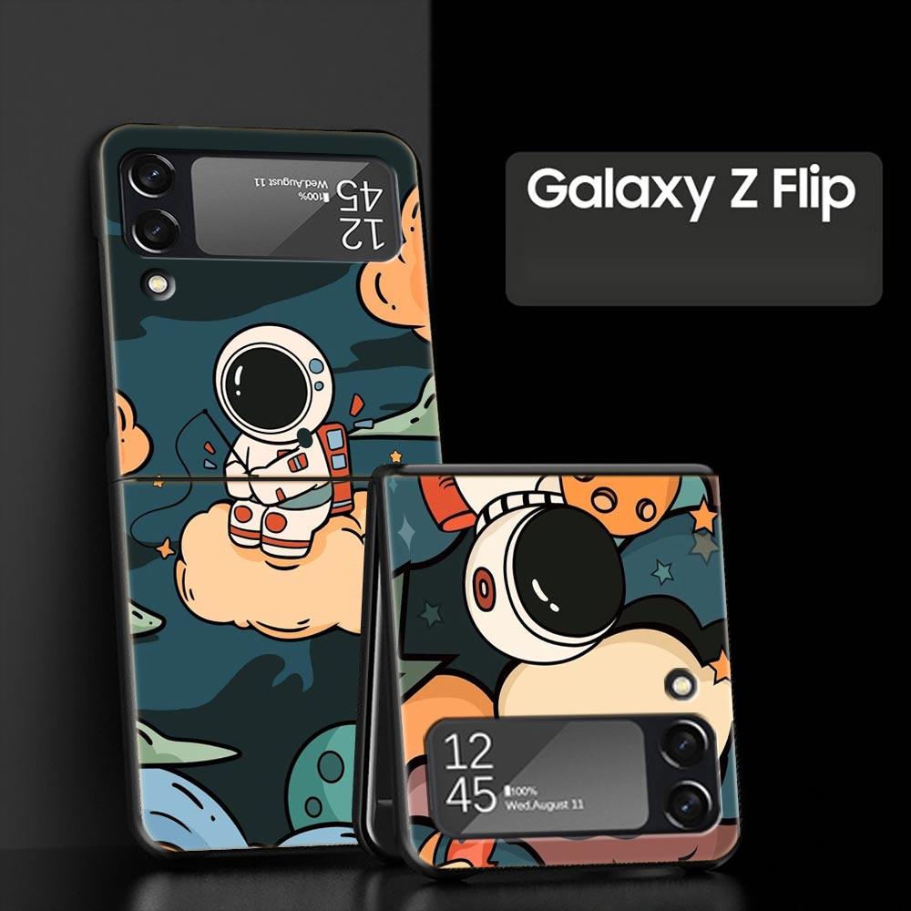 Cartoon Cute Cosmonaut Hard PC Phone Case For Samsung Galaxy Z Flip 7 6 5 4 Black Cover For Galaxy Z Flip3 Foldable Fundas Shell