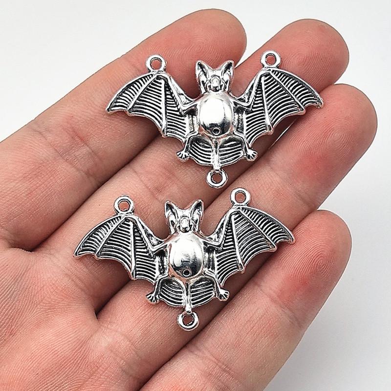Gotischer Vampir Fledermaus Anhänger - Silbernes Halloween Schmuck Accessoire