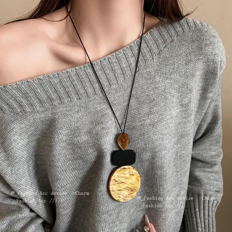 Simple Geometric Resin Rendered Leather Rope Necklace Autumn and Winter Retro Premium Sweater Chain