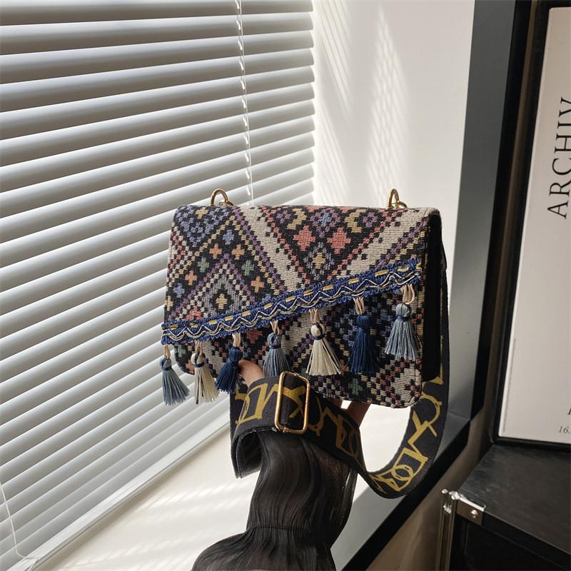 Trendy New Arrival Women's Fashion Shoulder Bag Unique Design Small Square Purse