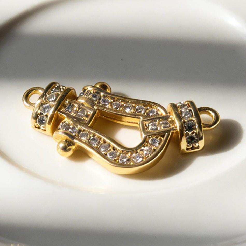Elegant Golden Horseshoe Buckle Pendant: Versatile Luxury Bracelet Necklace