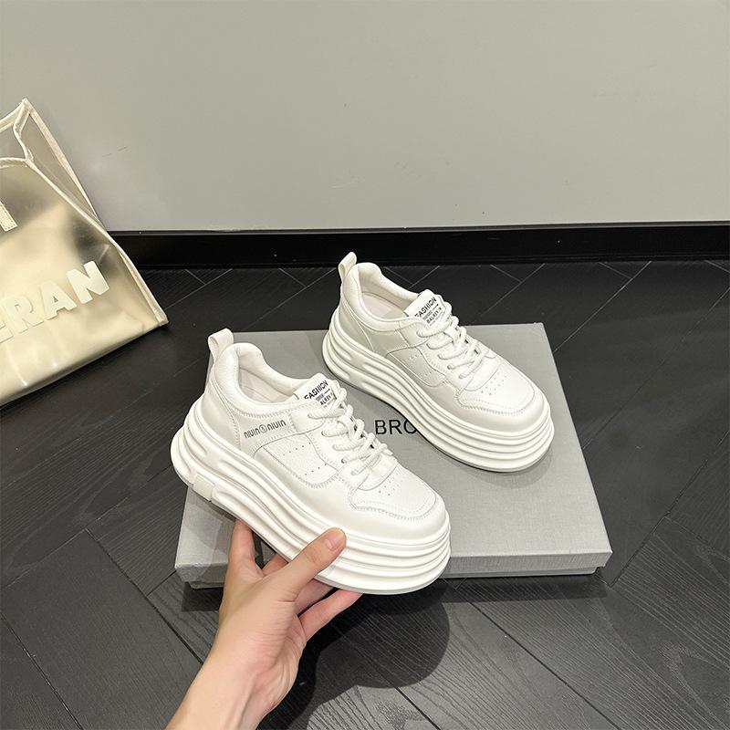 2025 autumn new low-top thick-soled white shoes women's inner height increase Korean version lace-up suction mold bottom leather casual shoes women