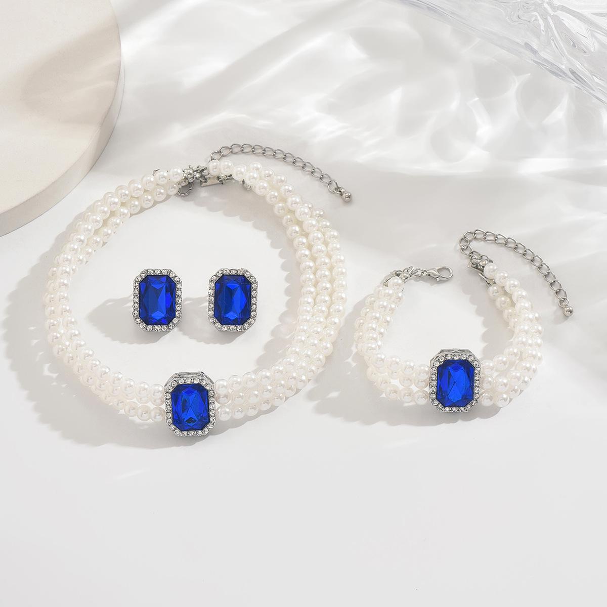 Elegant European Pearl Jewelry Set for Evening Gowns: Luxurious Accessories for Sophisticated Ladies