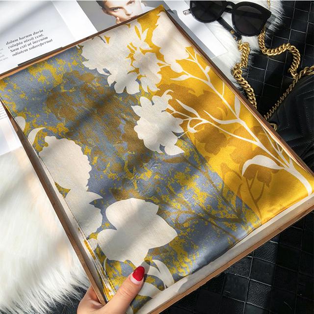 Luxury Brand Autumn and Winter Women New Style Fashion Color Matching Print Silk Scarf Lady Popular Headcloth Beach Shawl