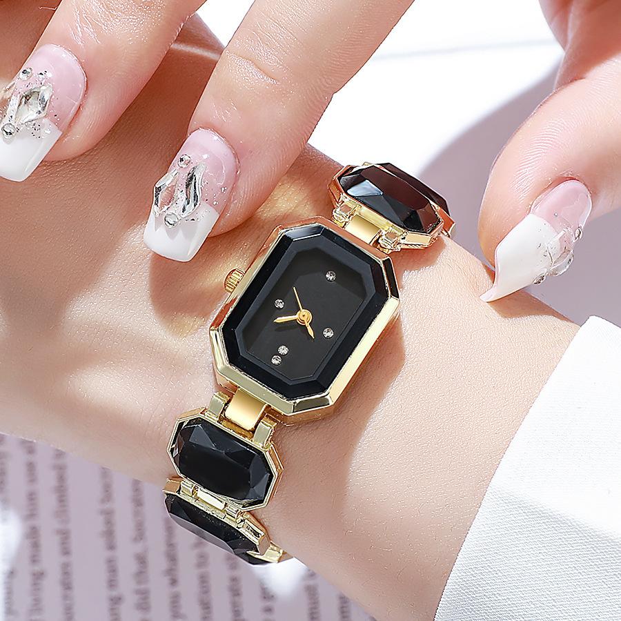 

Small Sugar Cube Watch Big Gem Color Emerald Niche High-End Light Luxury Fashion Bracelet Watch Ladies