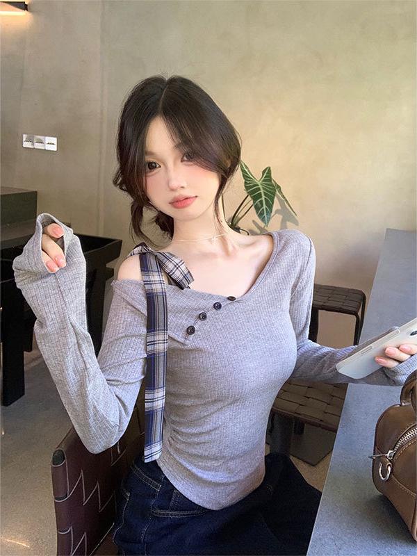 Chic Grey One-Shoulder Knit Top for Women - Sweet & Spicy Early Autumn Style, Long-Sleeve with Bowknot
