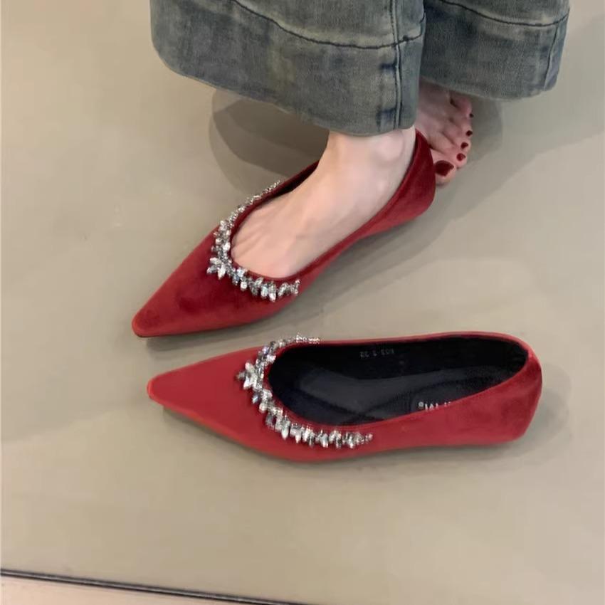 

Temperament rhinestone pointed single shoes women s 2025 spring new French sweet velvet red shallow mouth soft sole evening shoes 39 красный