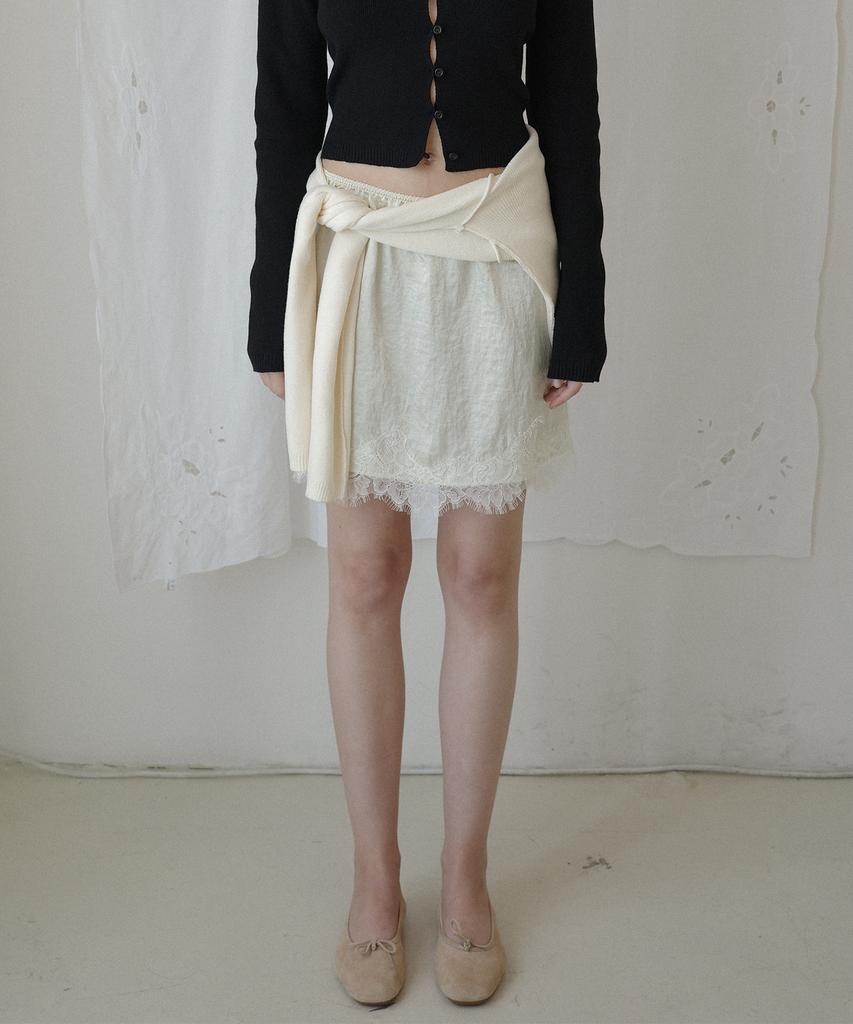 SALON DE YOHN Banding Lace Satin Skirt_ Butter