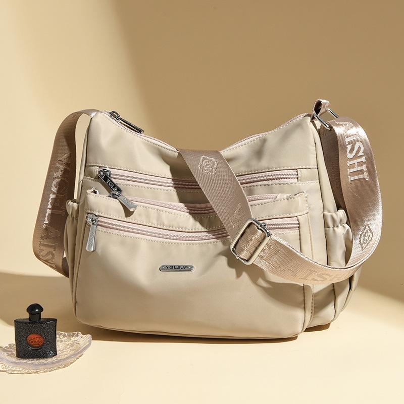 Middle-aged Mother Baoyang's Elegant and Simple Commuter Shoulder Bag