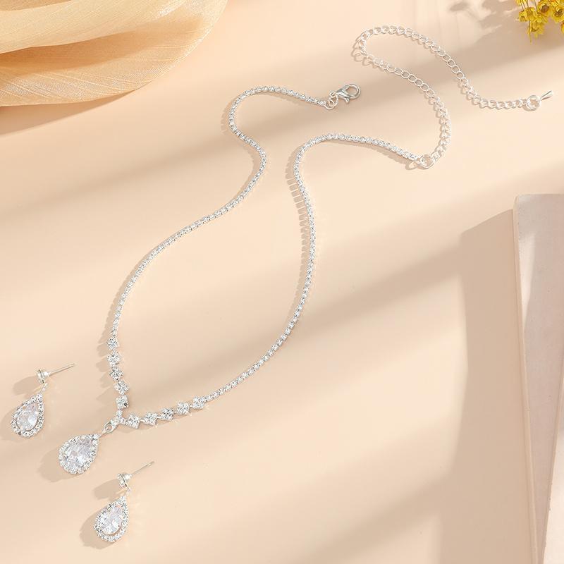 3-piece Fashion Jewelry Set Shiny Luxurious Evening Dress Accessories with Rhinestone Necklace and Earrings Suitable for Brides