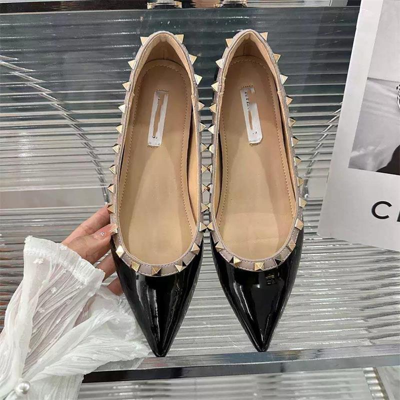 Inner height increase of 5 cm Spring and Autumn rivet single shoes women's French shallow mouth patent leather pointed versatile temperament commu