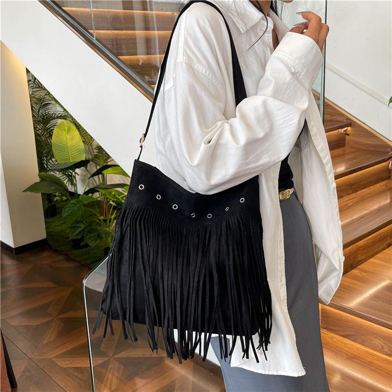 Yogodlns Boho Style Tassel Crossbody Bag Soft Frosted Tassel Straddle Bag Women Vintage Suede Shoulder Bag Casual Messenger Bag