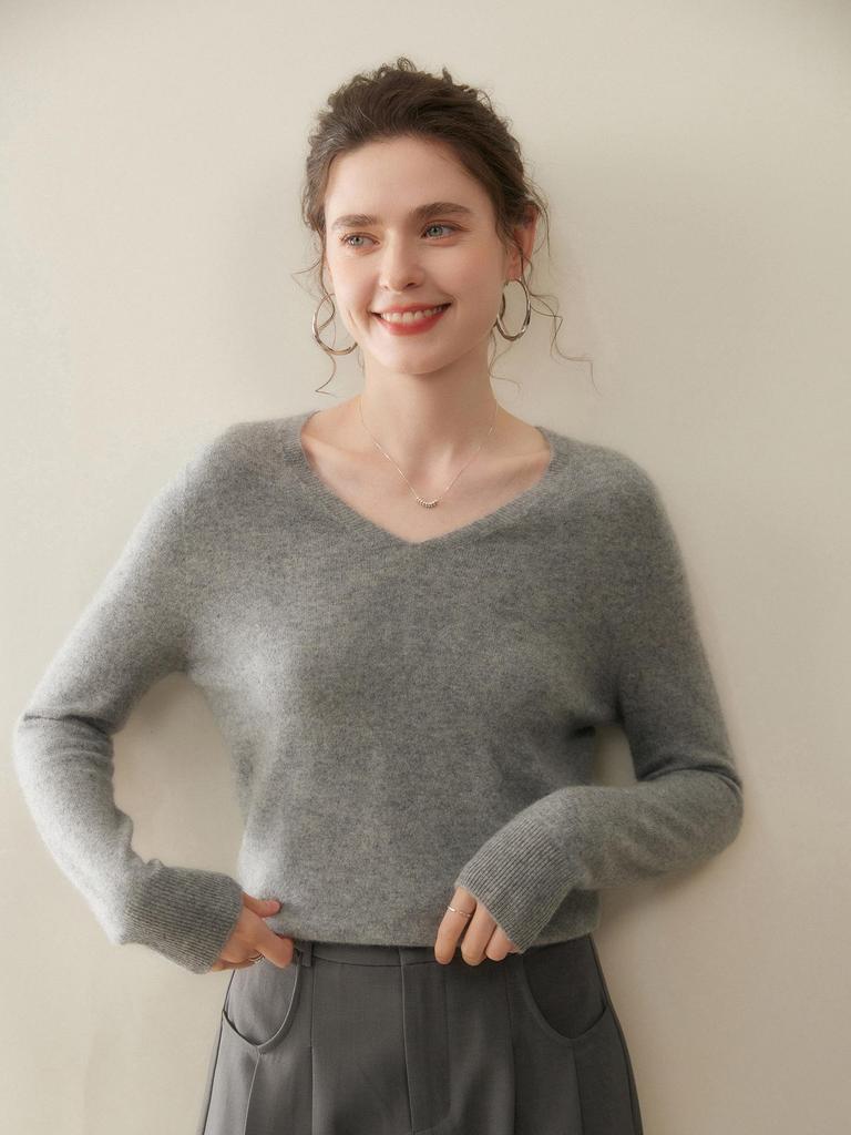 2025 Autumn/Winter Women's V-Neck Seamless Cashmere Sweater: Versatile Knitted One-Piece Pullover Base Layer