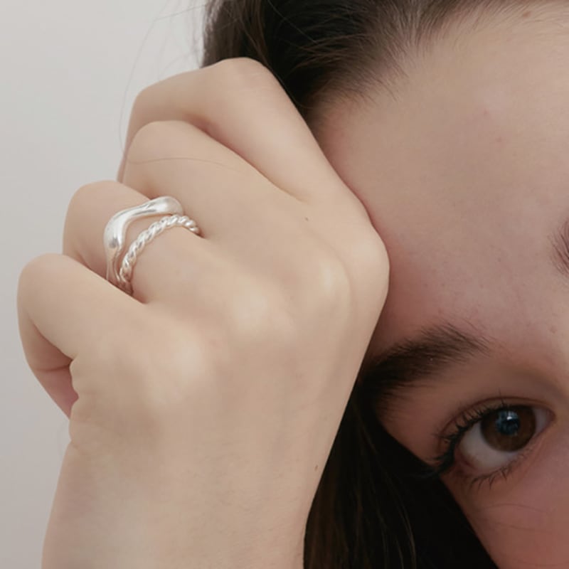 

SOSOO Wave Adorned Dual Strand Ring No. 11