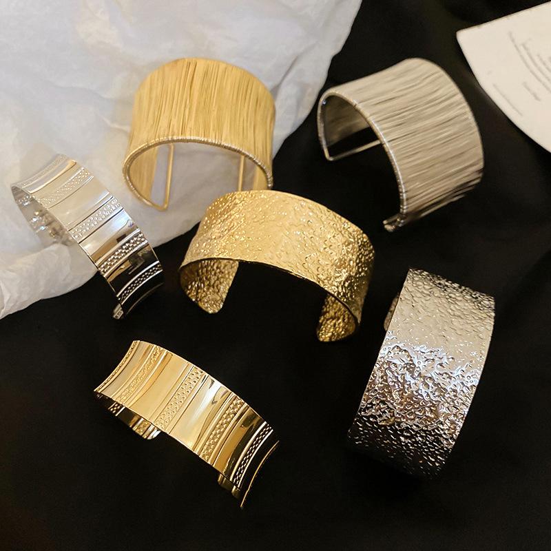 European and American Simple Bracelets, Arm Rings, Niche Cold Wind Temperament Bracelets, High-end Sense and Versatile Jewelry.