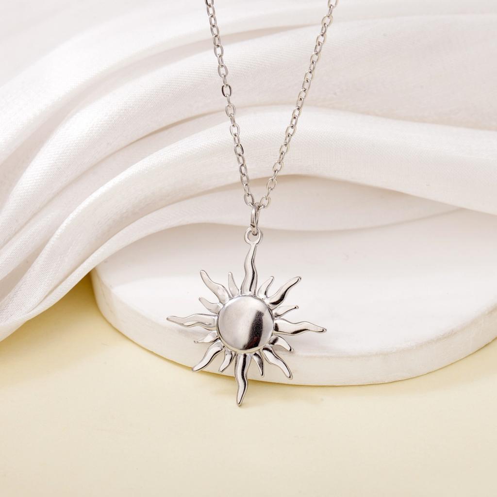 Stainless Steel Gold Color Sun Pendant Necklace Waterproof Clavicle Chain Fashion Jewelry Gift for Woman
